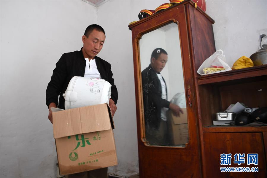 （新華全媒+）（2）千里“挪窩”，踏實(shí)開(kāi)啟新生活