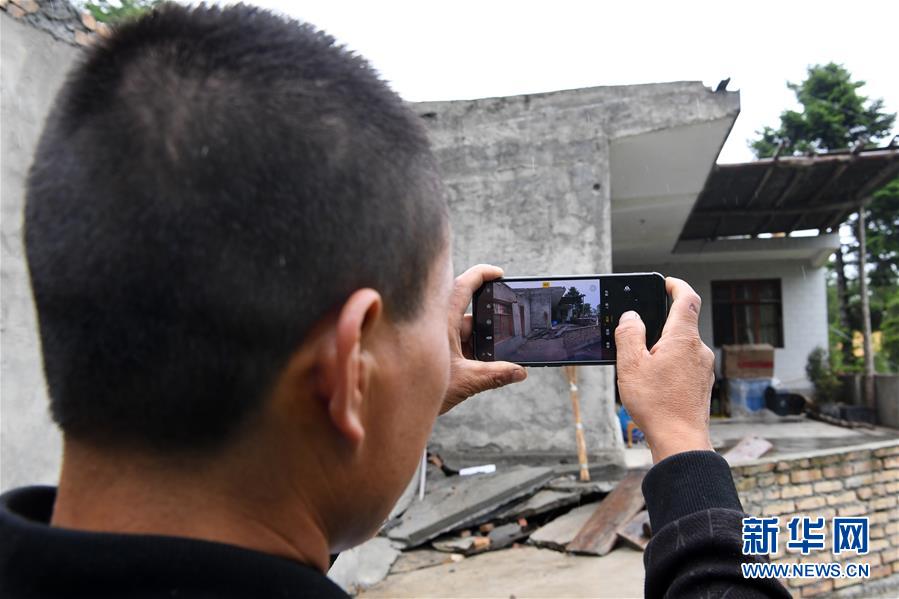 （新華全媒+）（5）千里“挪窩”，踏實(shí)開(kāi)啟新生活