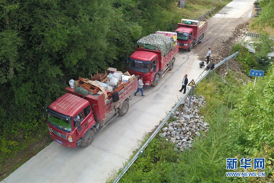 （新華全媒+）（12）千里“挪窩”，踏實(shí)開(kāi)啟新生活