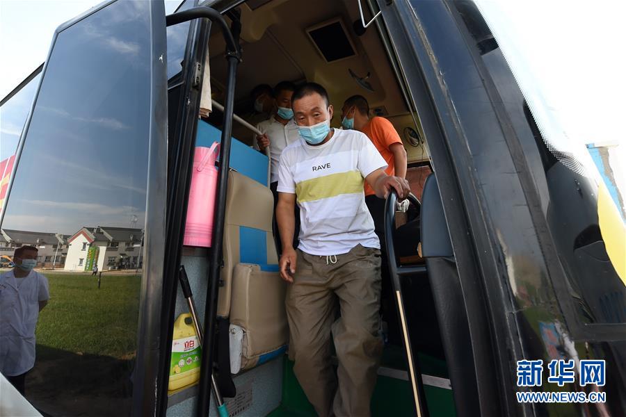 （新華全媒+）（19）千里“挪窩”，踏實(shí)開(kāi)啟新生活