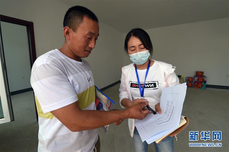 （新華全媒+）（24）千里“挪窩”，踏實(shí)開(kāi)啟新生活