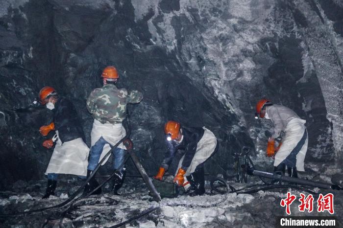 隧道開挖作業(yè)施工現(xiàn)場?！】蛋蛡髅焦﹫D