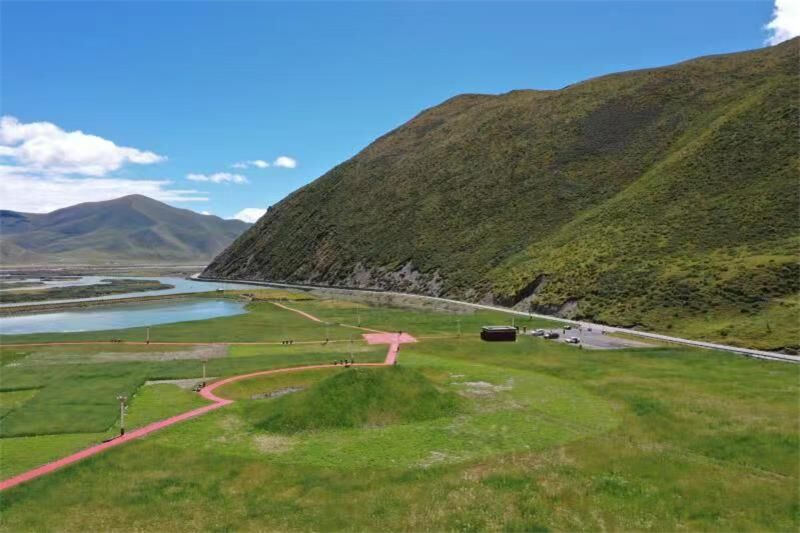 宜牛二村砂場生態(tài)修復(fù)后狀況。甘孜州石渠生態(tài)環(huán)境局供圖