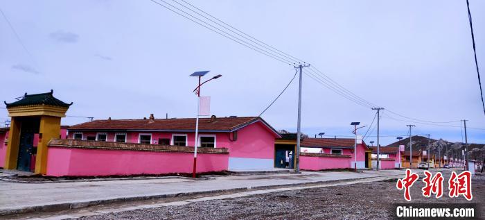 青?，敹嗳嫱瓿傻卣鹗転娜罕娹r(nóng)房維修加固工作