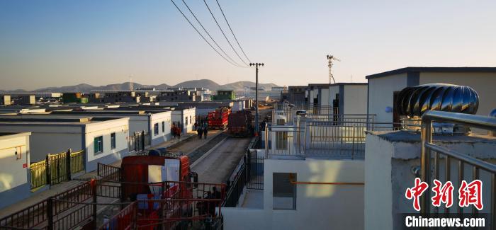 圖為蘭州新區(qū)移民安置區(qū)?！∥航ㄜ?攝