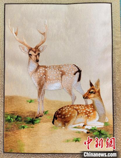 圖為藏繡作品。　祁增蓓 攝