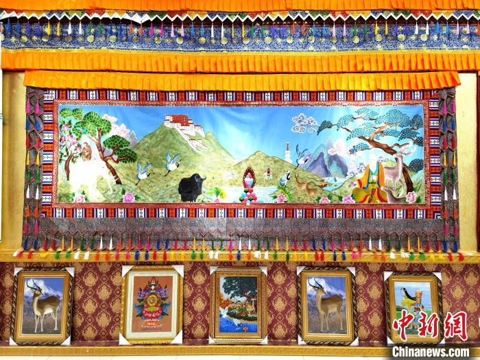 圖為藏繡作品。　祁增蓓 攝