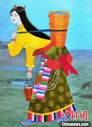 圖為藏繡作品《背水姑娘》?！∑钤鲚?攝