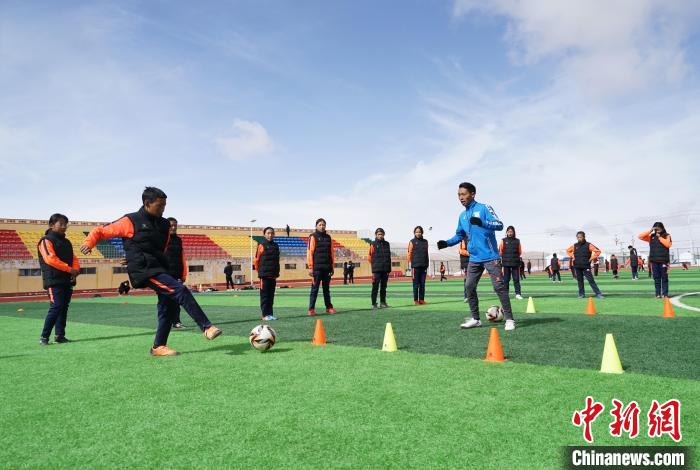 圖為孩子們正在進行訓(xùn)練。　馬銘言 攝