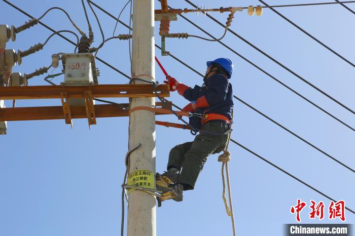 青海海西:電力助農“保飯碗”萬畝鹽田鉀肥興