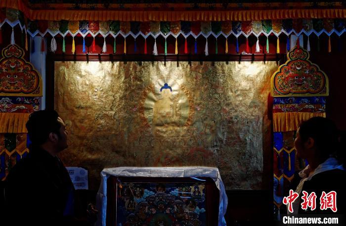 圖為使用金汁創(chuàng)作的金唐。　張?zhí)砀?攝