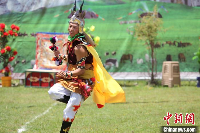 圖為演出人員表演現(xiàn)場(chǎng)?！“喱斂h文體旅游廣電局 供圖