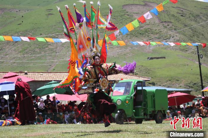 圖為表演現(xiàn)場(chǎng)?！“喱斂h文體旅游廣電局 供圖