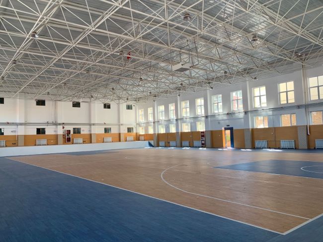 圖4 濱州市投資650余萬元為海北州第三高級中學建設(shè)的“風雨操場”逄鑫珊 攝