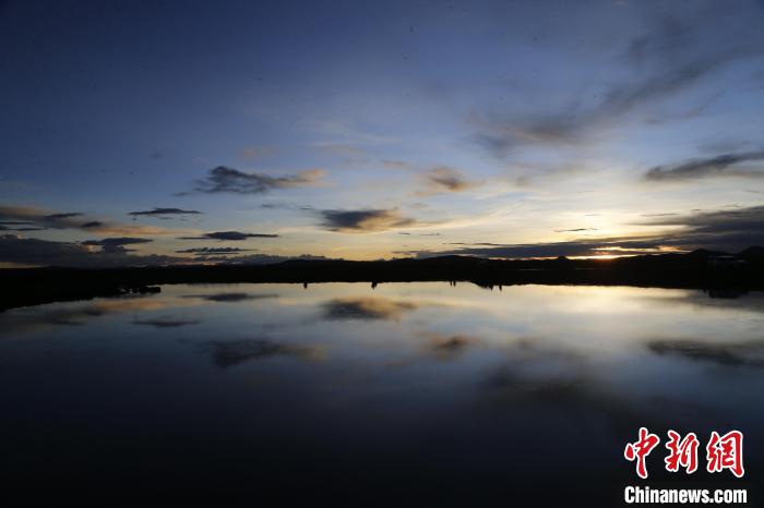 圖為夕陽下的查旦濕地?！●R銘言 攝