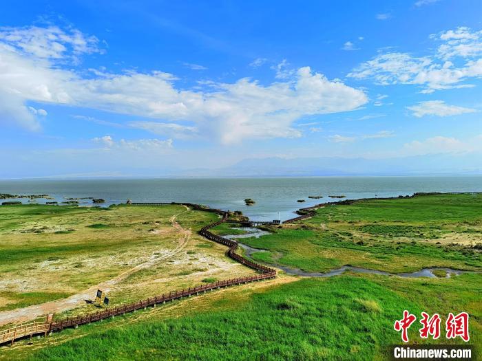 圖為航拍都蘭湖國(guó)家濕地公園?！∑钤鲚?攝