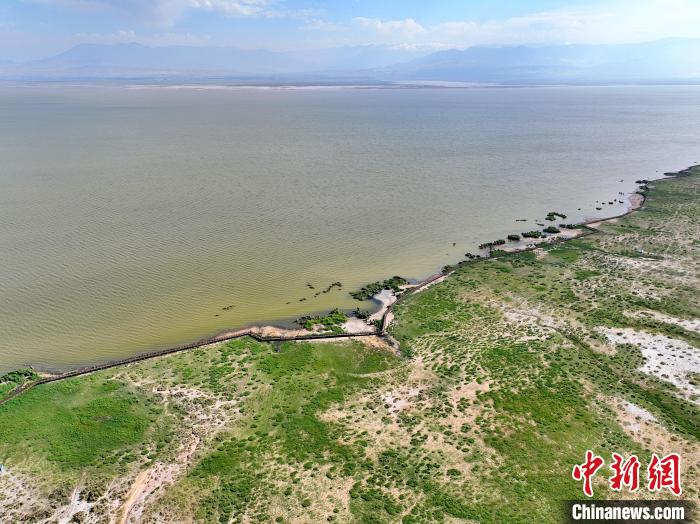 圖為航拍都蘭湖國(guó)家濕地公園?！∑钤鲚?攝