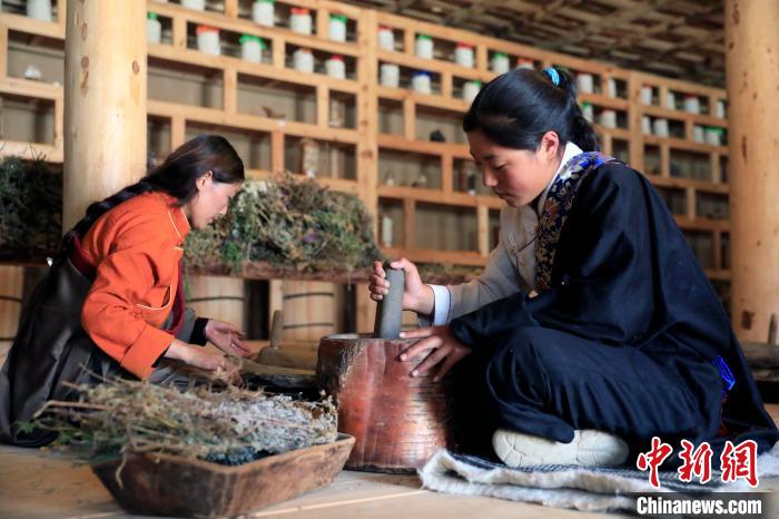 藥材搗碎?！⊥趵?攝