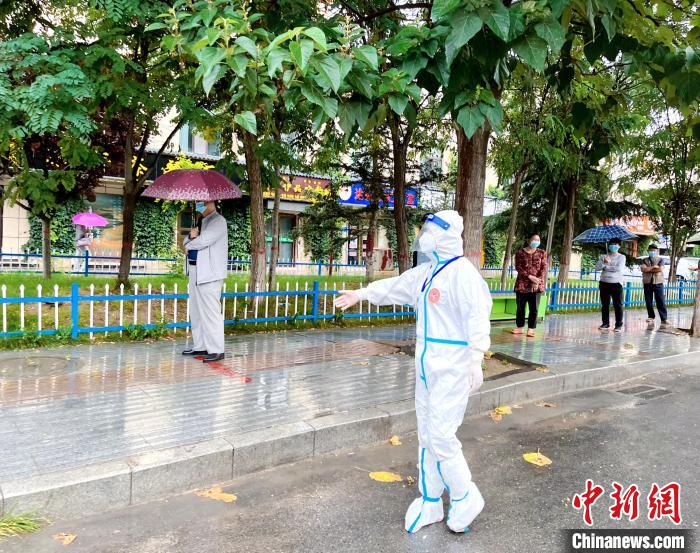 高原小城青海尖扎抗疫見聞：柔肩亦可擔(dān)重任，夫妻檔聞令而動(dòng)