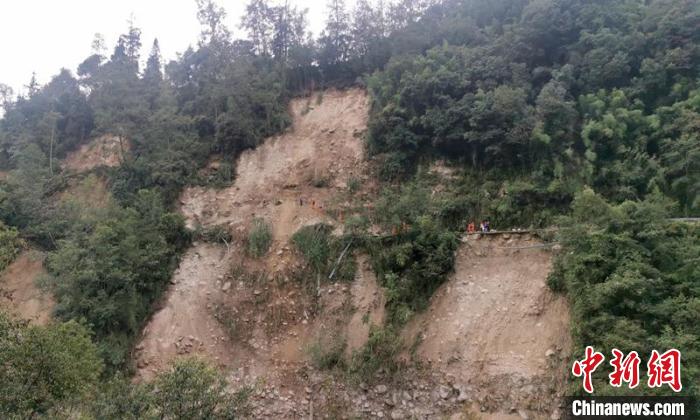 四川瀘定6.8級地震：瀘定和石棉震災(zāi)區(qū)搶險(xiǎn)救援道路實(shí)施交通管制