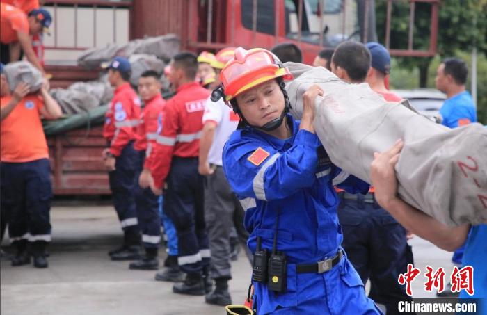從汶川到瀘定，14年來他們依舊“在現(xiàn)場”