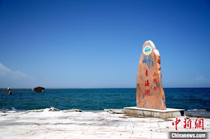 圖為青海湖景區(qū)一角?！O睿 攝