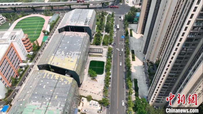 匯泉路社區(qū)一角?！「呒午?攝