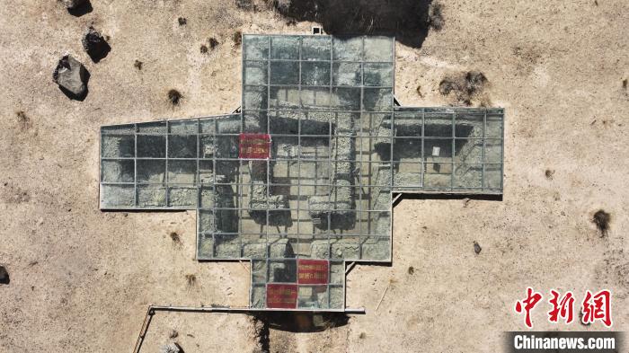 圖為被稱為“九層妖塔”的熱水墓群一號(hào)大墓?！●R銘言 攝