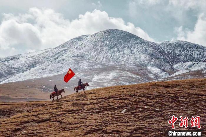 圖為青海省治多縣索加鄉(xiāng)干部群眾。(資料圖) 治多縣委宣傳部 供圖