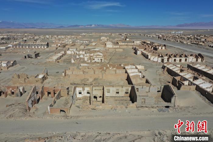 航拍青海省海西蒙古族藏族自治州茫崖市冷湖石油工業(yè)遺址保護區(qū)?！●R銘言 攝