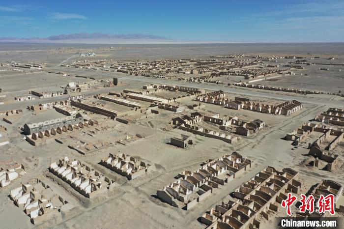 航拍青海省海西蒙古族藏族自治州茫崖市冷湖石油工業(yè)遺址保護區(qū)。　馬銘言 攝