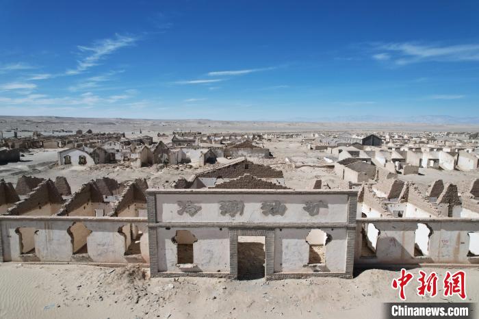 航拍青海省海西蒙古族藏族自治州茫崖市冷湖石油工業(yè)遺址保護區(qū)?！●R銘言 攝