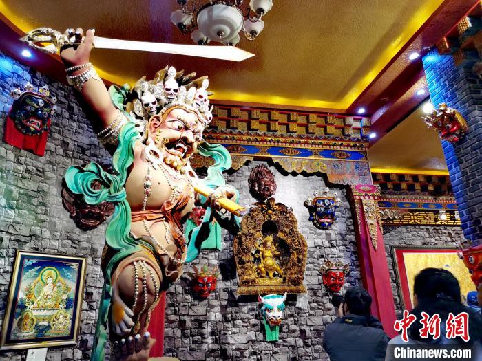 青海“金色谷地”熱貢：唐卡、泥塑璀璨奪目
