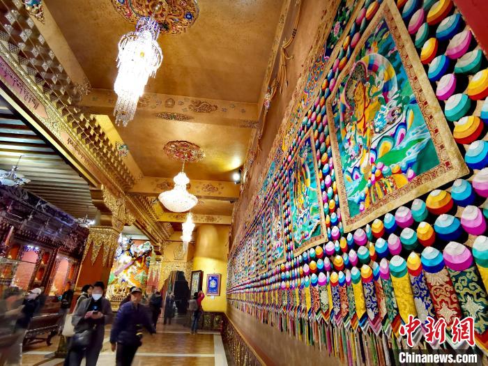 圖為仁俊畫院內(nèi)的堆繡?！?zhí)砀?攝