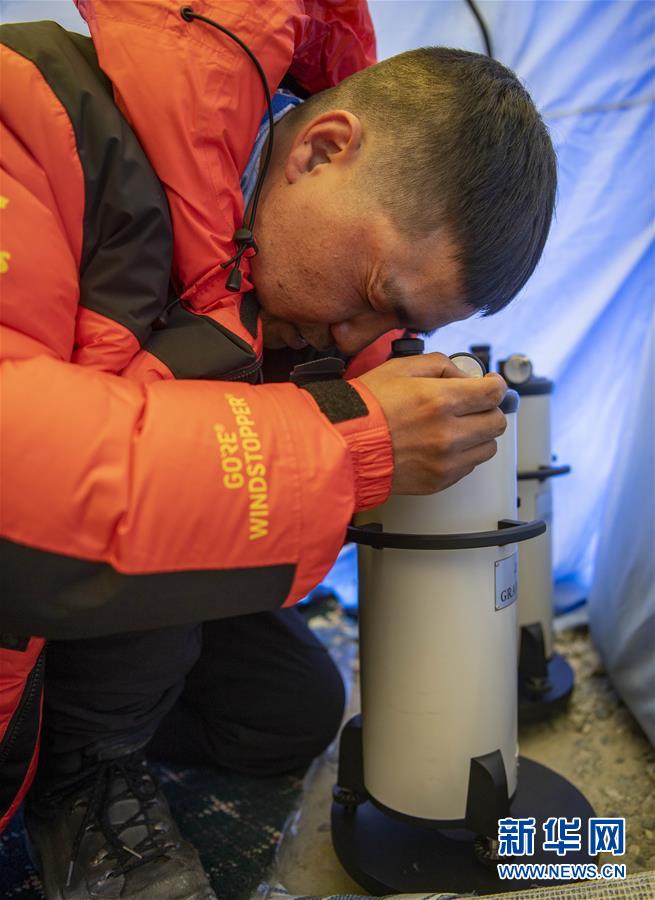 （新華全媒頭條·圖文互動(dòng)）（9）往更高處長(zhǎng)、往長(zhǎng)春北京方向移動(dòng)——來(lái)自海拔8848.86米的報(bào)告