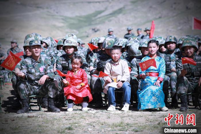 圖為駐地小朋友參加此次活動?！?普布扎西 攝