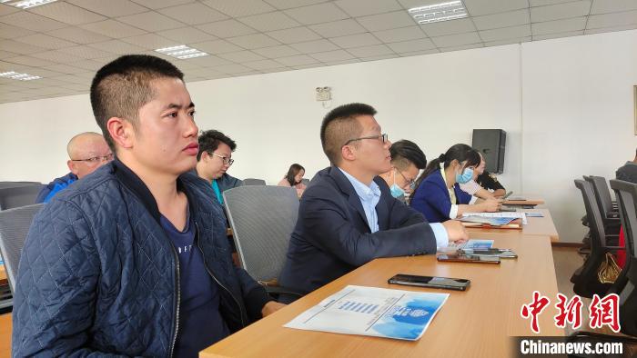 圖為培訓(xùn)會現(xiàn)場?！∝暽＠?攝