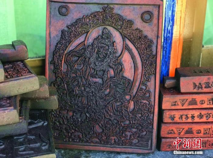 圖為普松雕刻技藝傳承人嘎瑪曲扎創(chuàng)作的雕刻作品。 <a target='_blank' ><p  align=