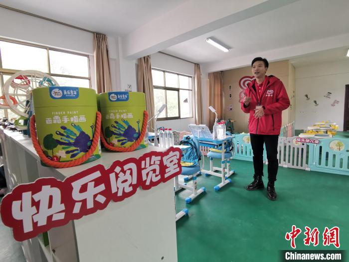 拉薩市堆龍德慶區(qū)幫普村的“心路文化空間”設(shè)有舒適的閱覽室?！≮w延 攝