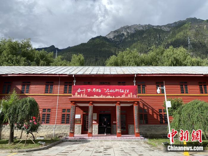 波密紅樓。彭寧鈴 攝