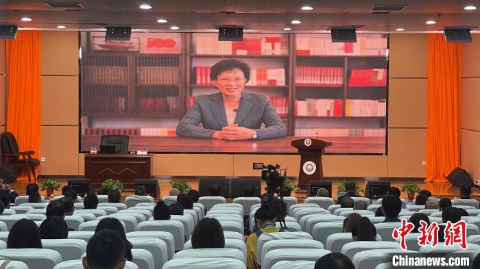 中國數(shù)百名專家學者齊聚共商西藏“穩(wěn)定、發(fā)展、生態(tài)、強邊”四件大事