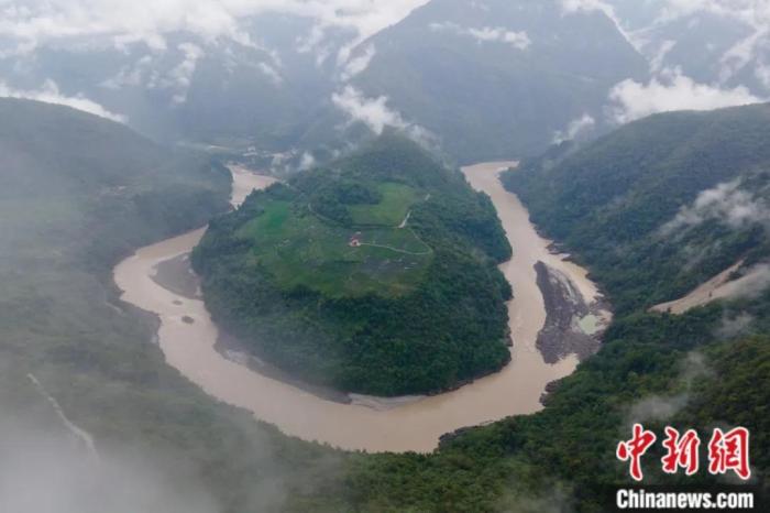 雅魯藏布江果果塘大拐彎。