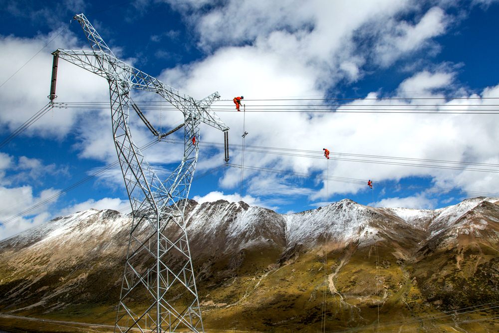 藏中聯(lián)網(wǎng)工程建設(shè)，銀線上的“舞者” 。盧忠東攝