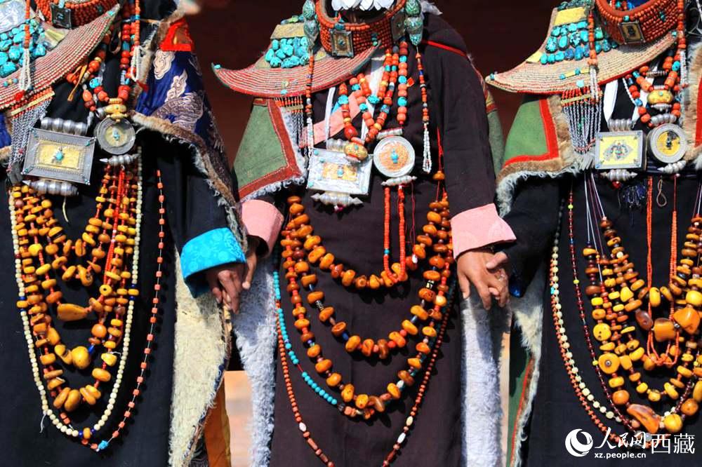 精美的“飛天服飾”。人民網(wǎng) 李海霞攝