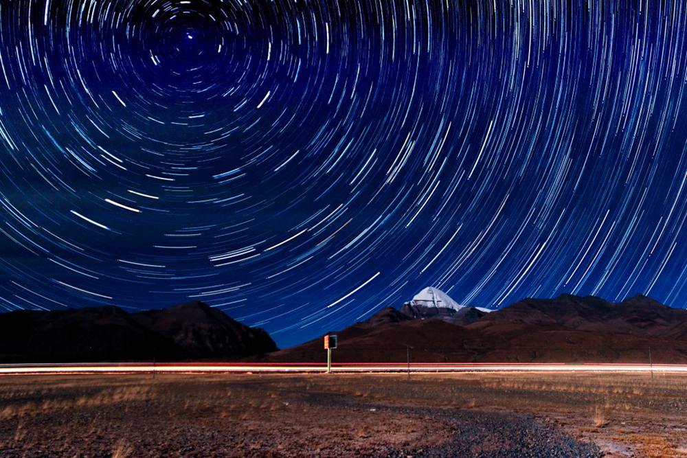 星垂平野闊。貢覺(jué)群培攝