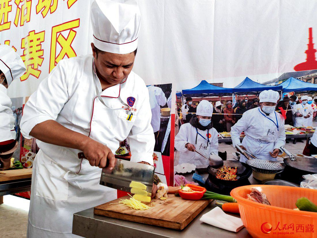 廚藝比拼現(xiàn)場(chǎng)。 人民網(wǎng) 李海霞攝