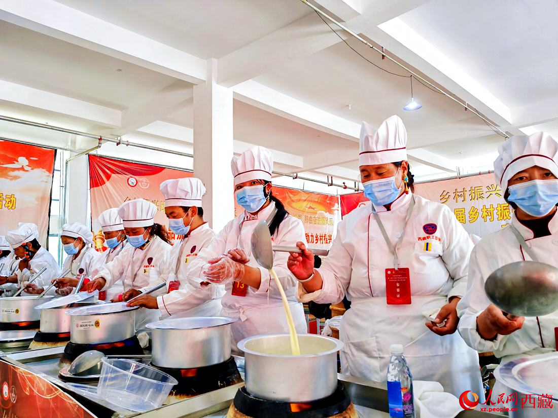 廚藝比拼。人民網(wǎng) 李海霞攝