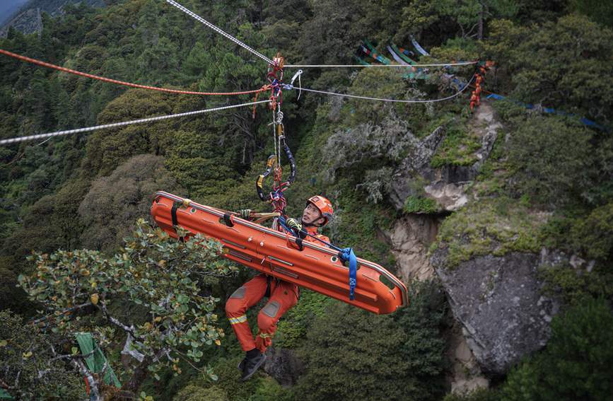 橫渡現(xiàn)場(chǎng) 。西繞拉翁攝