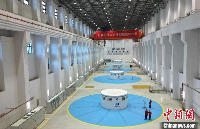 圖為水電站內(nèi)部?！⊥趵凇z