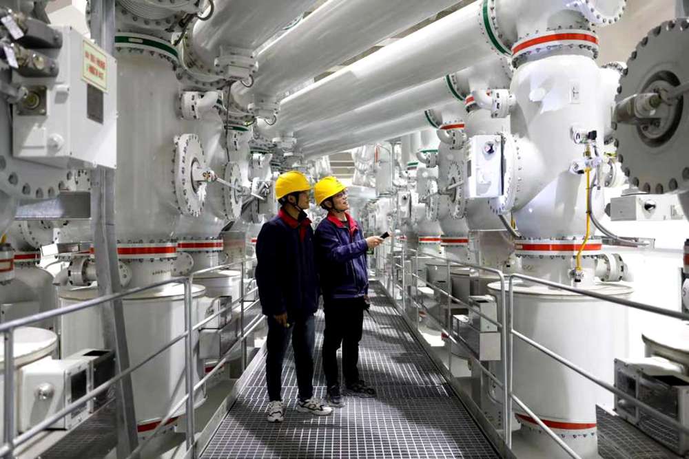 進(jìn)行日常檢查。吳雛音 攝